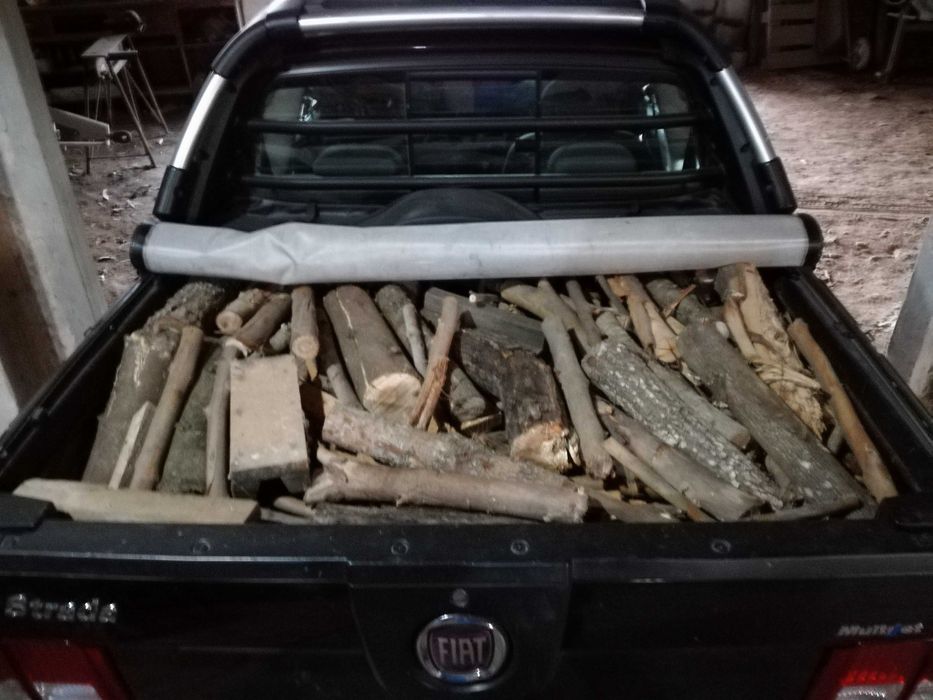 Lenha seca para lareira e salamandra