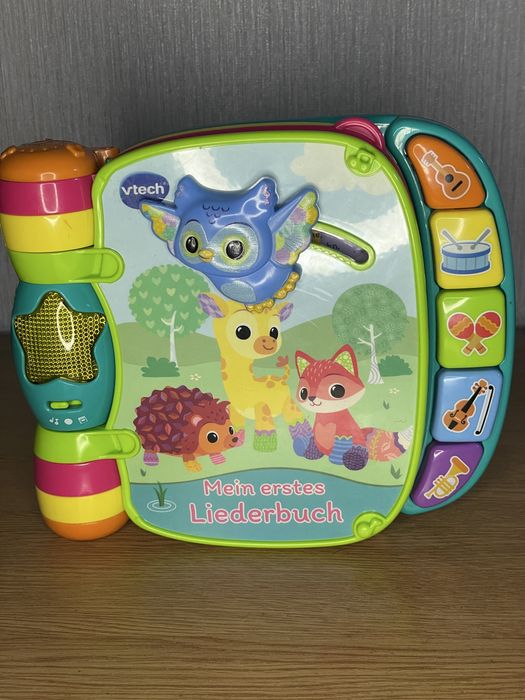 Багато іграшок дитячих в гарнгму стані