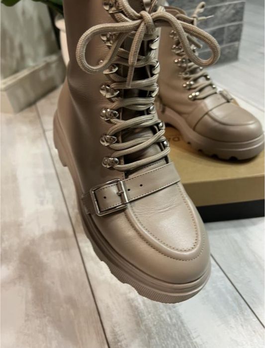 Бежеві черевики на шнурівці з натуральної шкіри ,38р