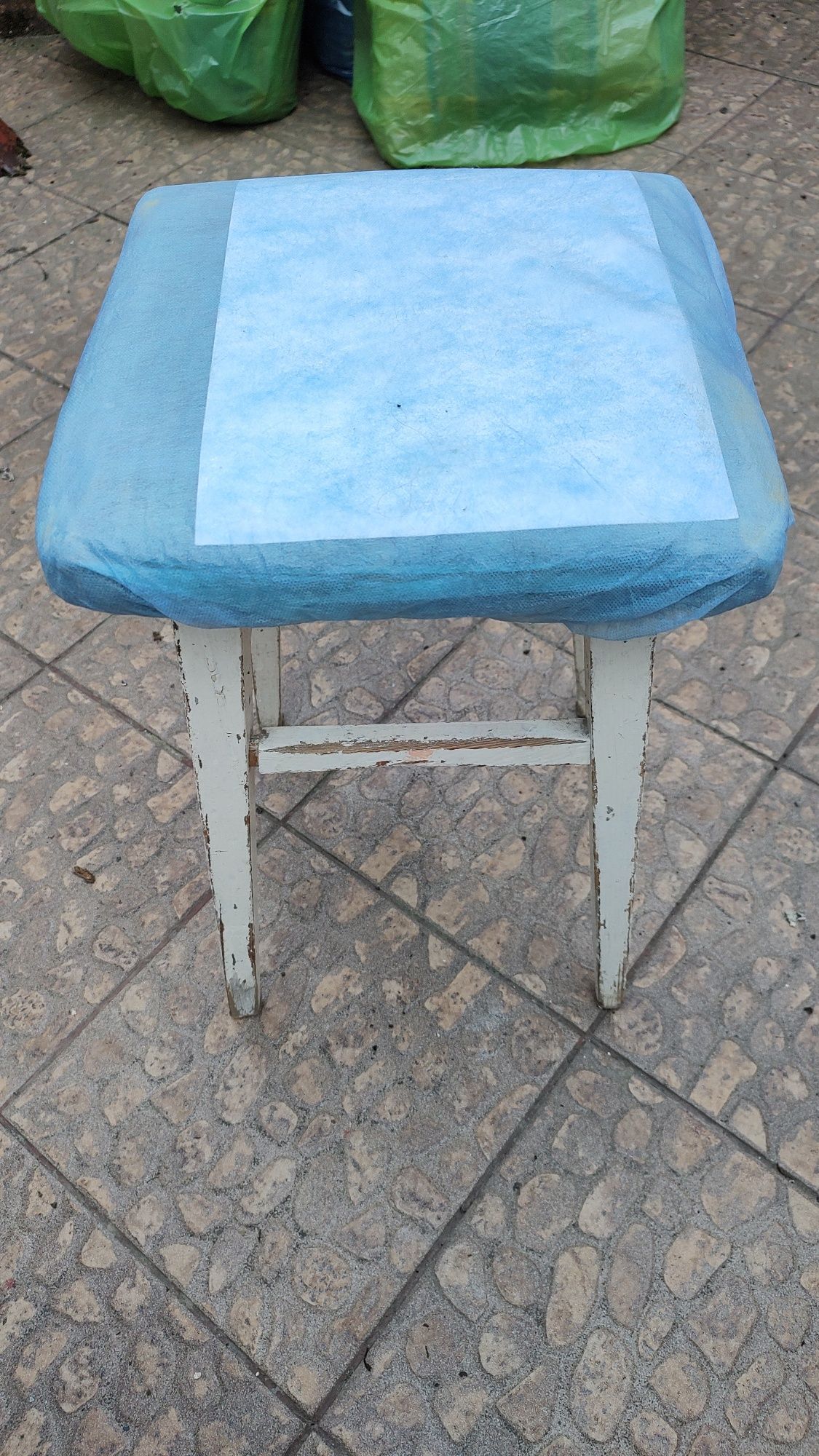 Taborecik taboret drewniany krzesełko