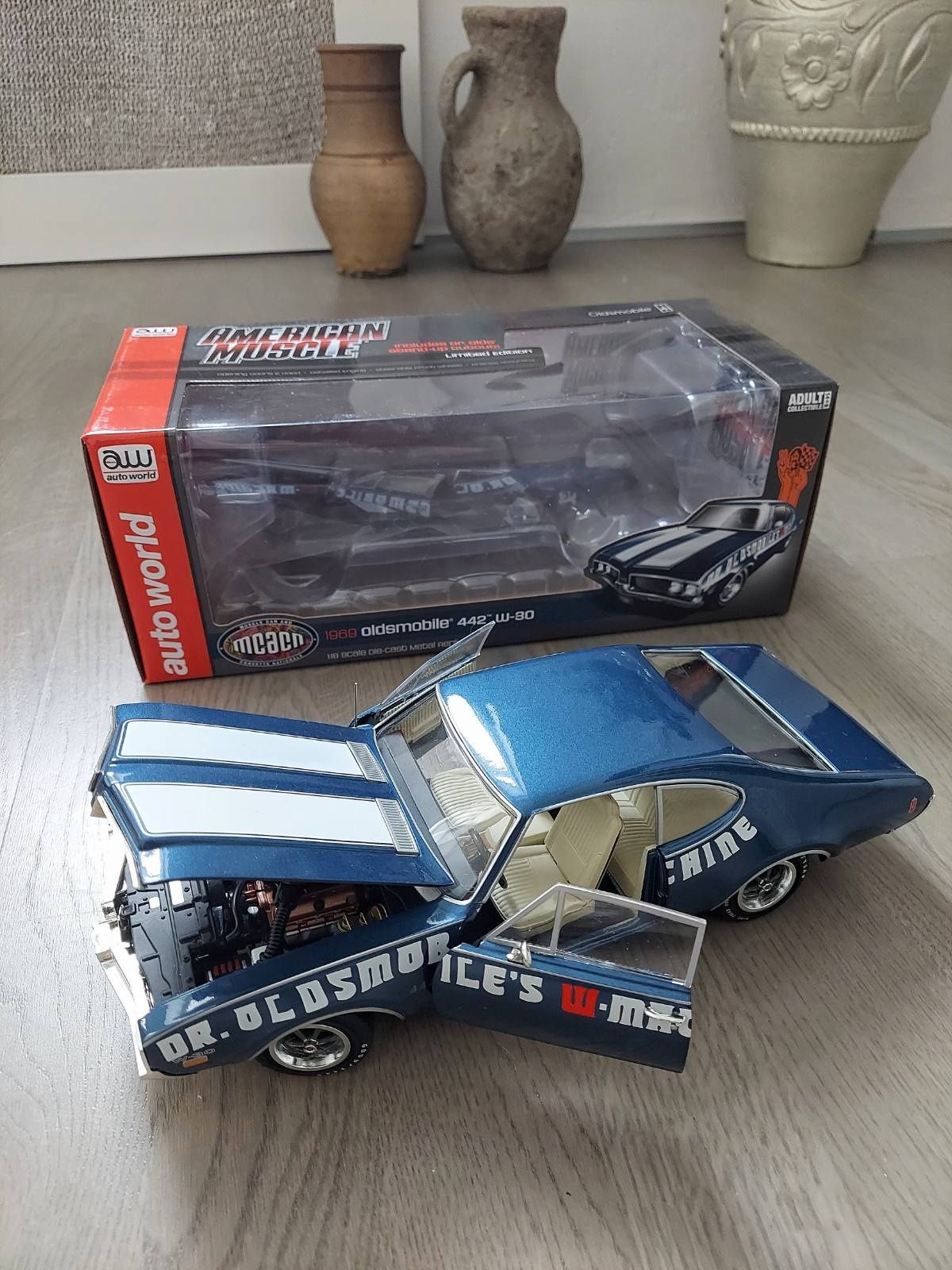 Модель 1/18 Oldsmobile 442 Auto World
Масштаб - 1/18