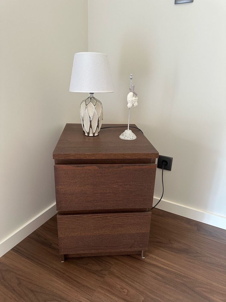 Comoda Ikea de 4 gavetas e tampo em vidro + Mesinha de cabeceira