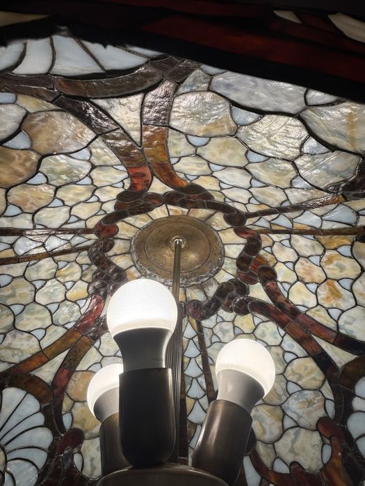 Lampa witrażowa w stylu Tiffany Śliczna