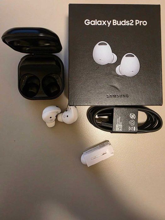 Samsung Galaxy Buds2 Pro — 100% Original Earbuds (with 3rd party case)