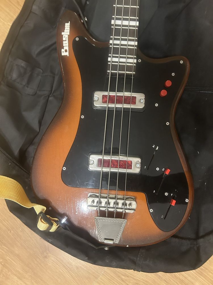 Gitara bas Defil Baston