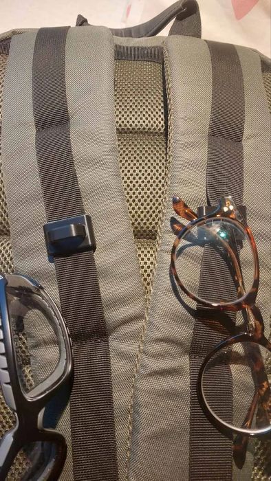 Suporte de Óculos para Mochila ou Cinto Tático
