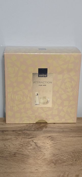 Zestaw Avon Attraction