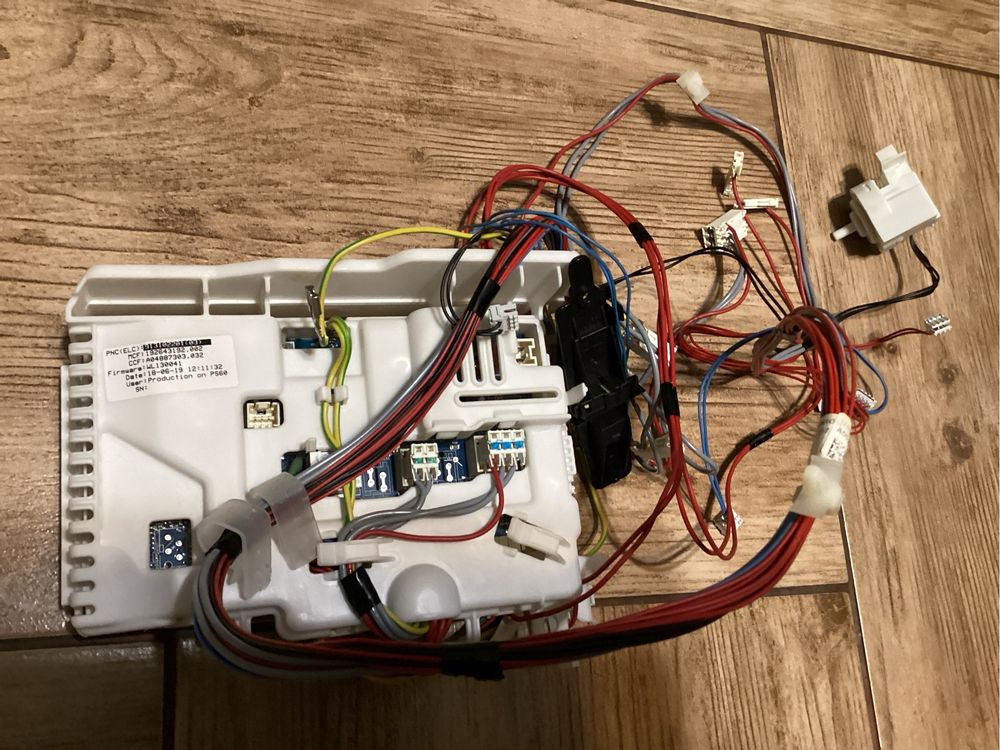 Części do pralki Elektrolux EWT11367VIW ładowana od góry.