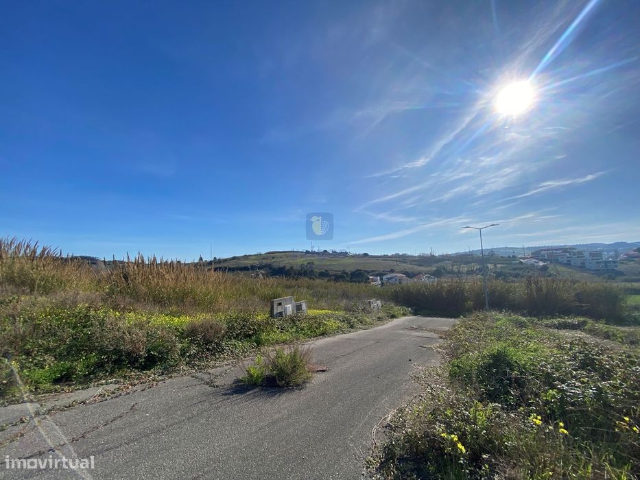 Terreno com 800m², situado em Lourinhã,  viabilidade p/construção de u