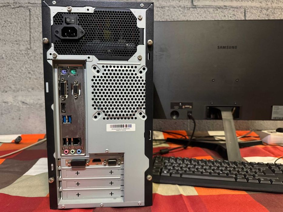 Setup Completo Torre + Monitor + Teclado e Rato