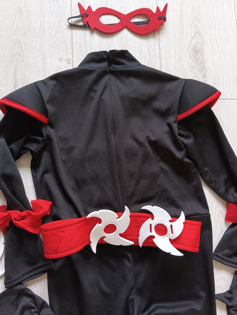 Strój karnawałowy ninja wojownik 122/128 czarno-czerwony jak nowy.