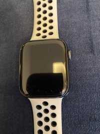 Apple Watch SE 44mm (1 generacja)