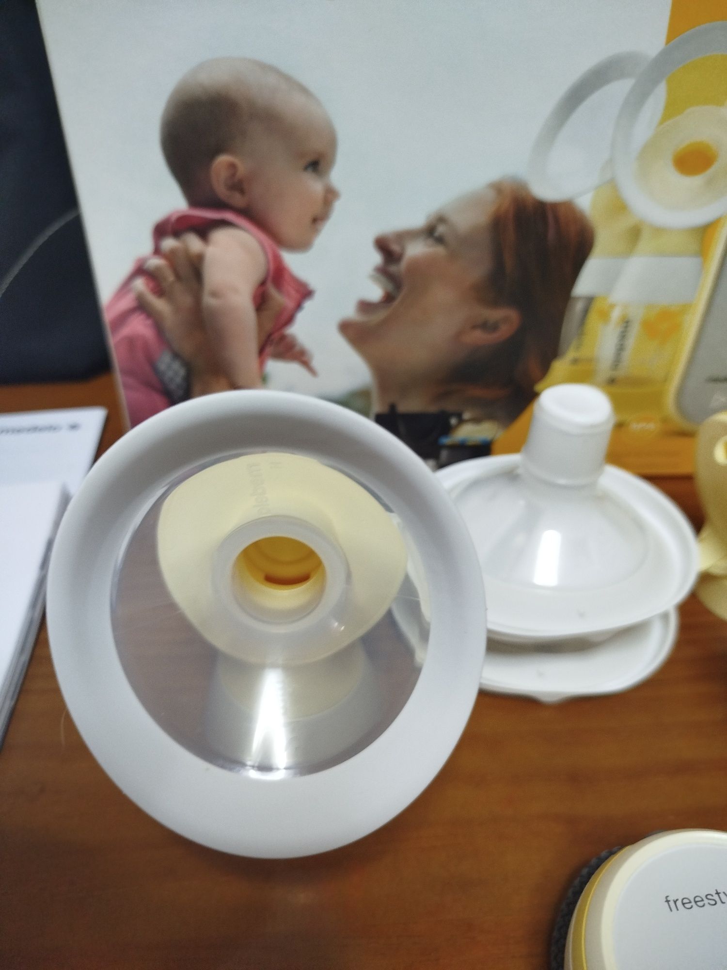 medela bomba tira leite dupla freestyle premium pack