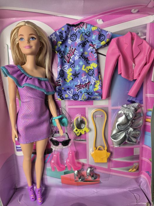 Nowa lalka Barbie Millie z zestawem ubranek hyt61 uszkodzone pudełko