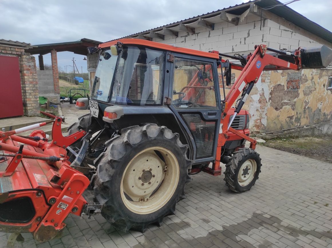 Kubota Gl 28 з навантажувачем