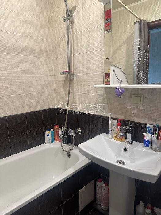 Продам 3к кв з гаражем вул.Ак.Павлова,319  522 мр Піски м.Салтівська