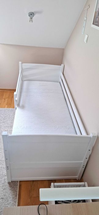 Łóżko dziecięce z certyfikowanym materacem marki premium HEVEA 90x200