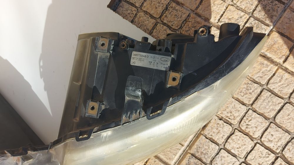 Farol optica dianteira Chrysler Voyager