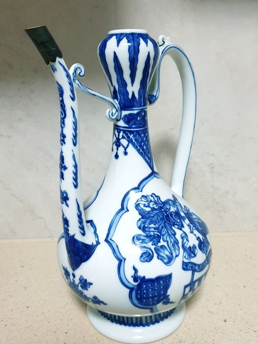 Fantasticogomil em porcelana NG-Armas de António Peixoto