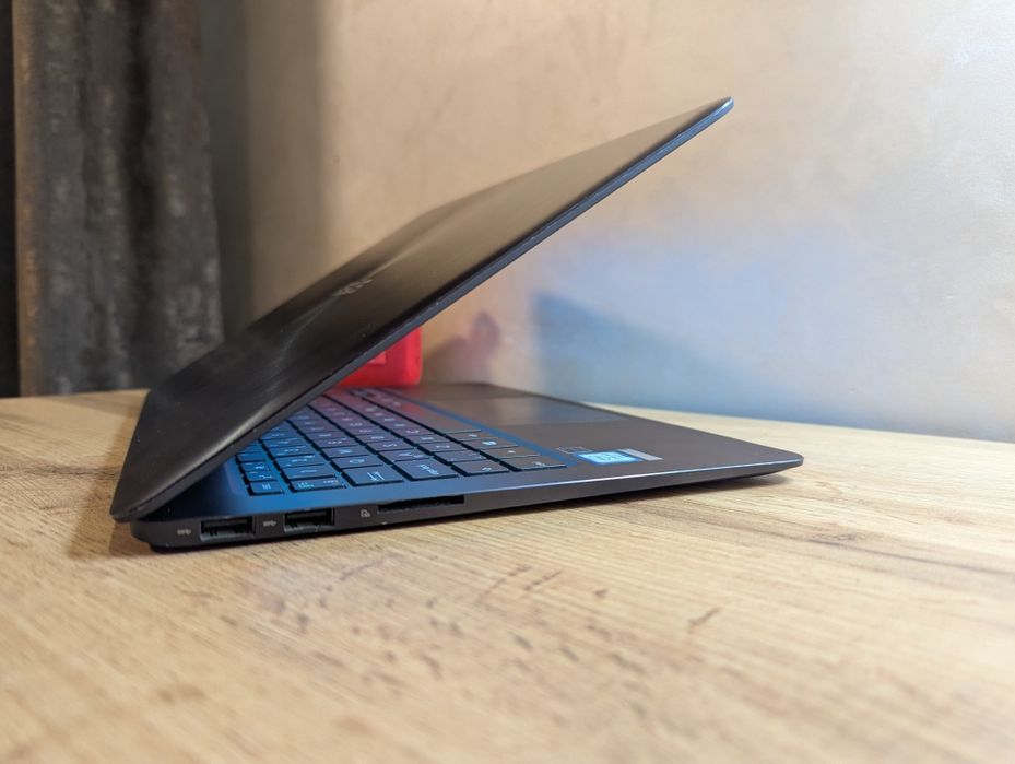 Тонкий ультрабук Asus UX305C QHD 8/256
