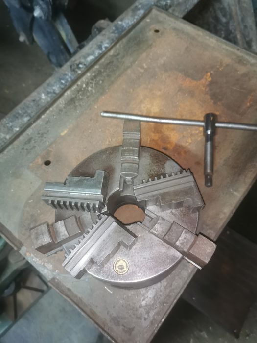 Uchwyt tokarski fi 200 Bison Bial polski szczeki lewe i prawe