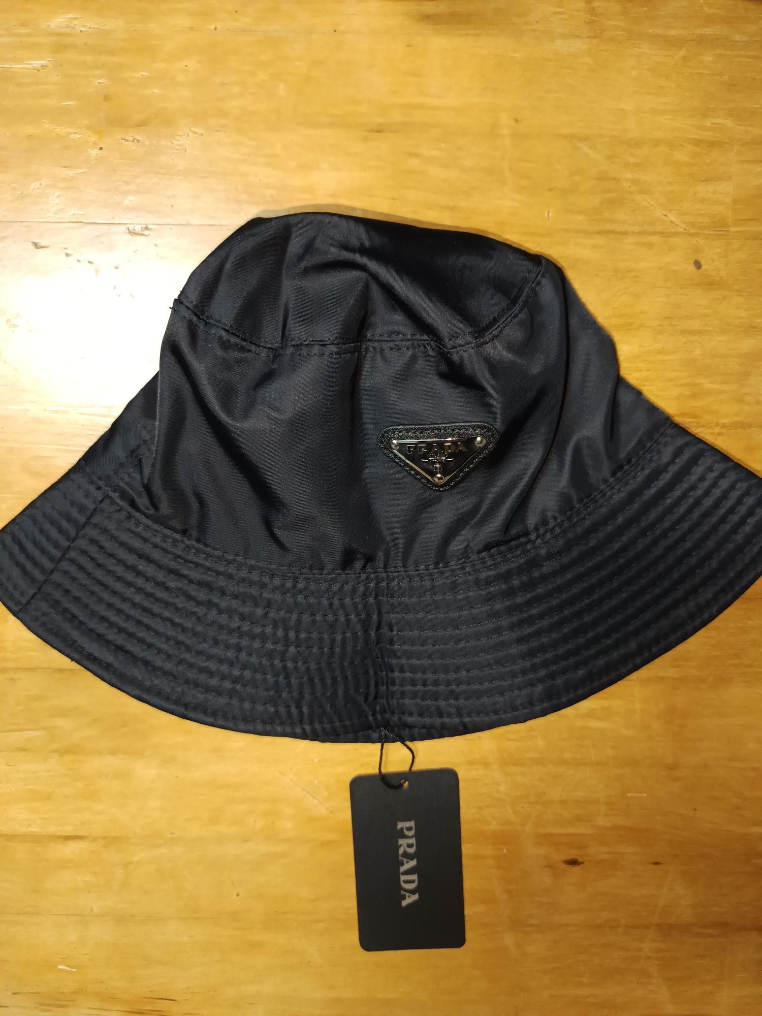 Chapéu Prada preto