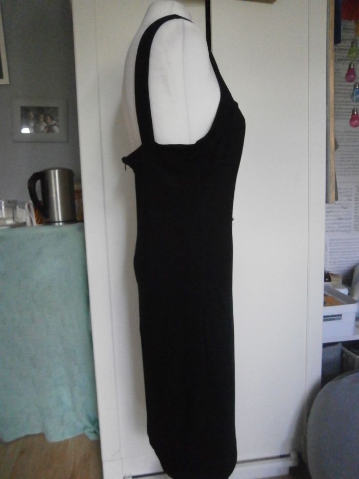 Mała czarna krótka sukienka koktajlowa dekolt choker Mango Suit M L