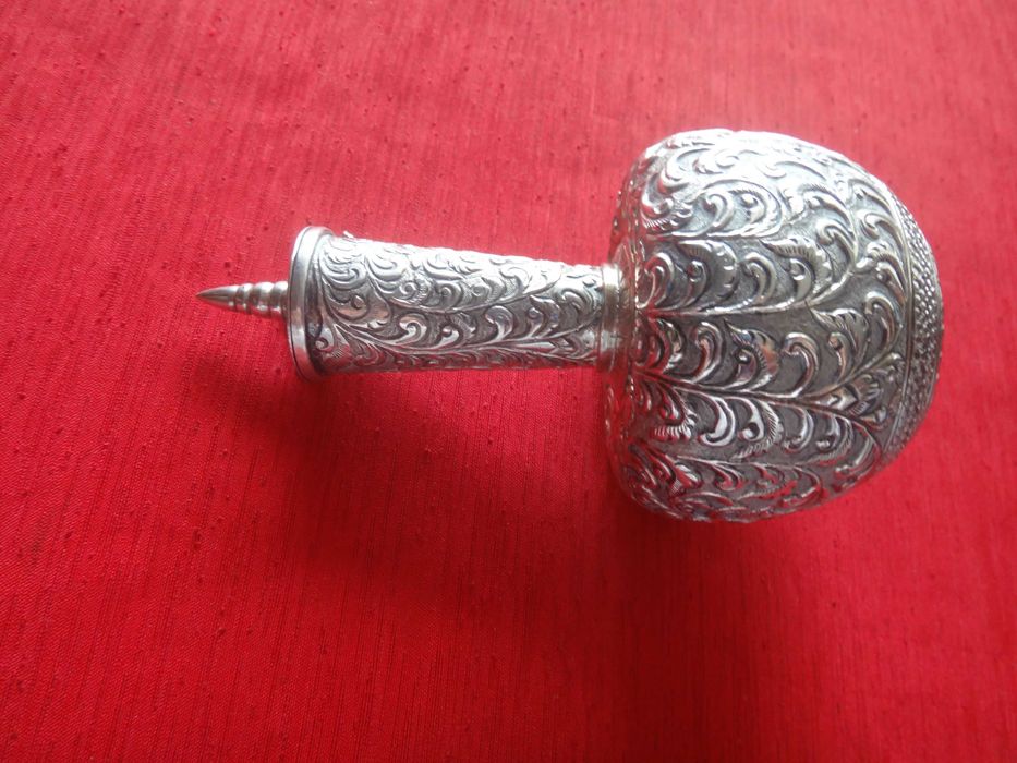 Srebrny pojemnik - flakonik