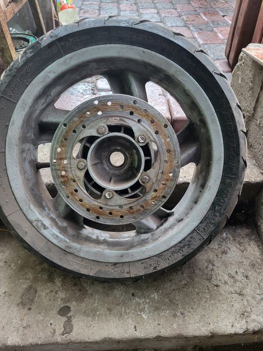 Заднее колесо на Aprilia atlantik 500