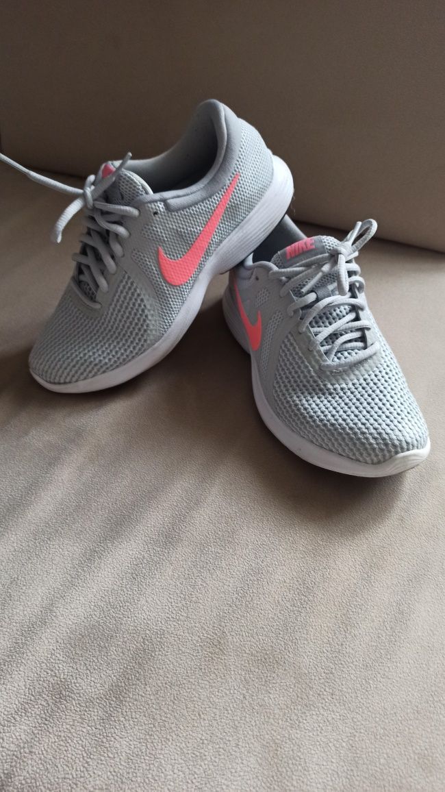 Buty Nike młodzieżowe