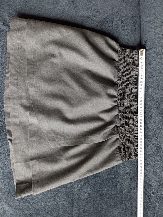 Dwie szare krótkie spódniczki