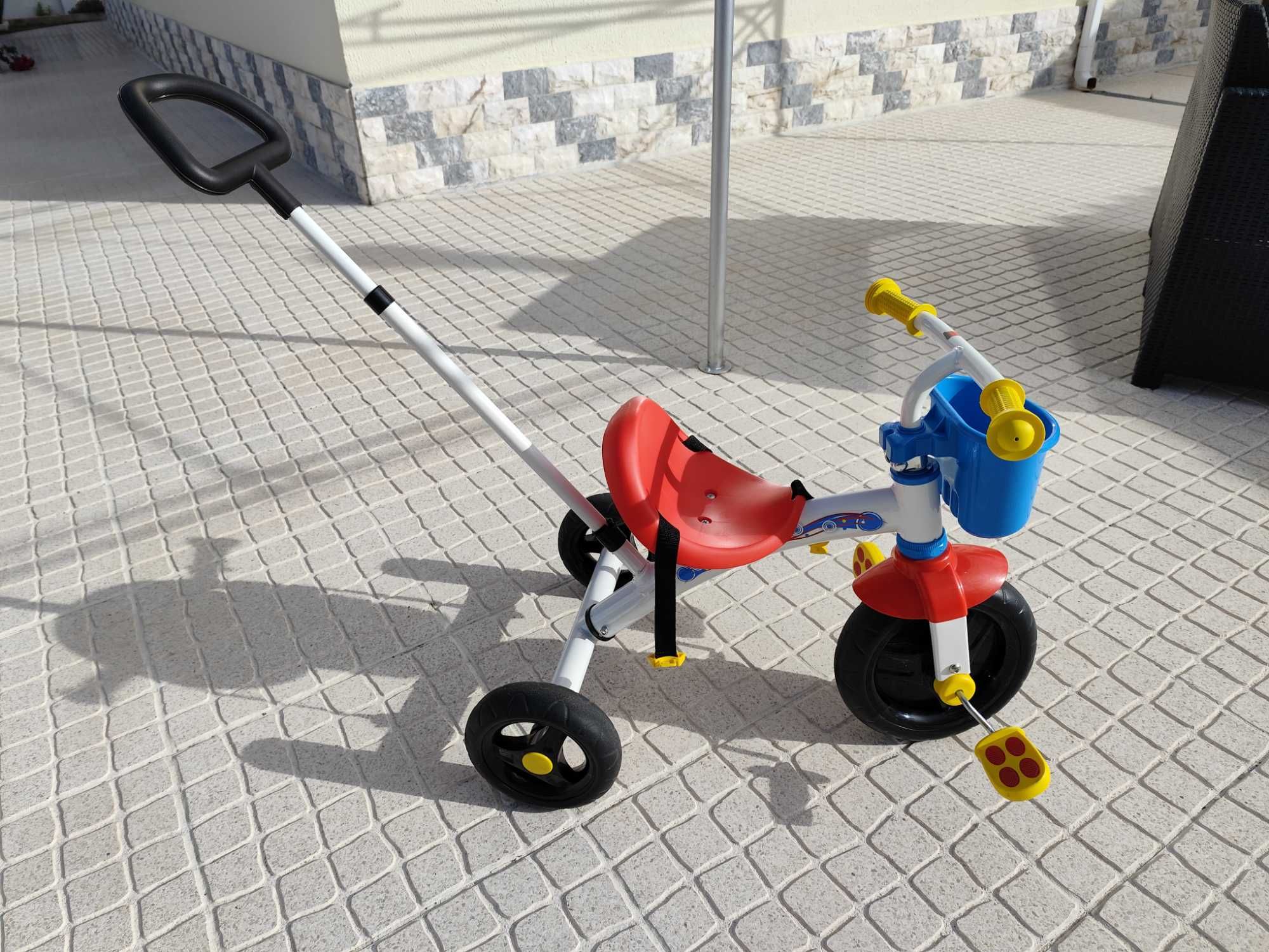 Triciclo de aprendizagem U-Go da Chicco, excelente estado.