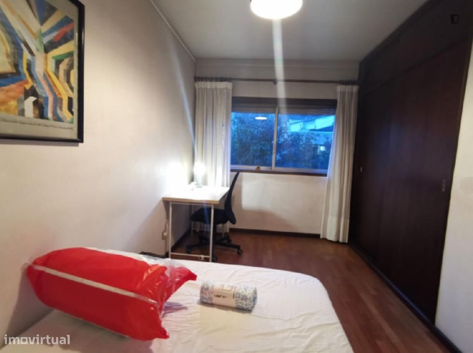 Quarto - localizado em Guimaraes