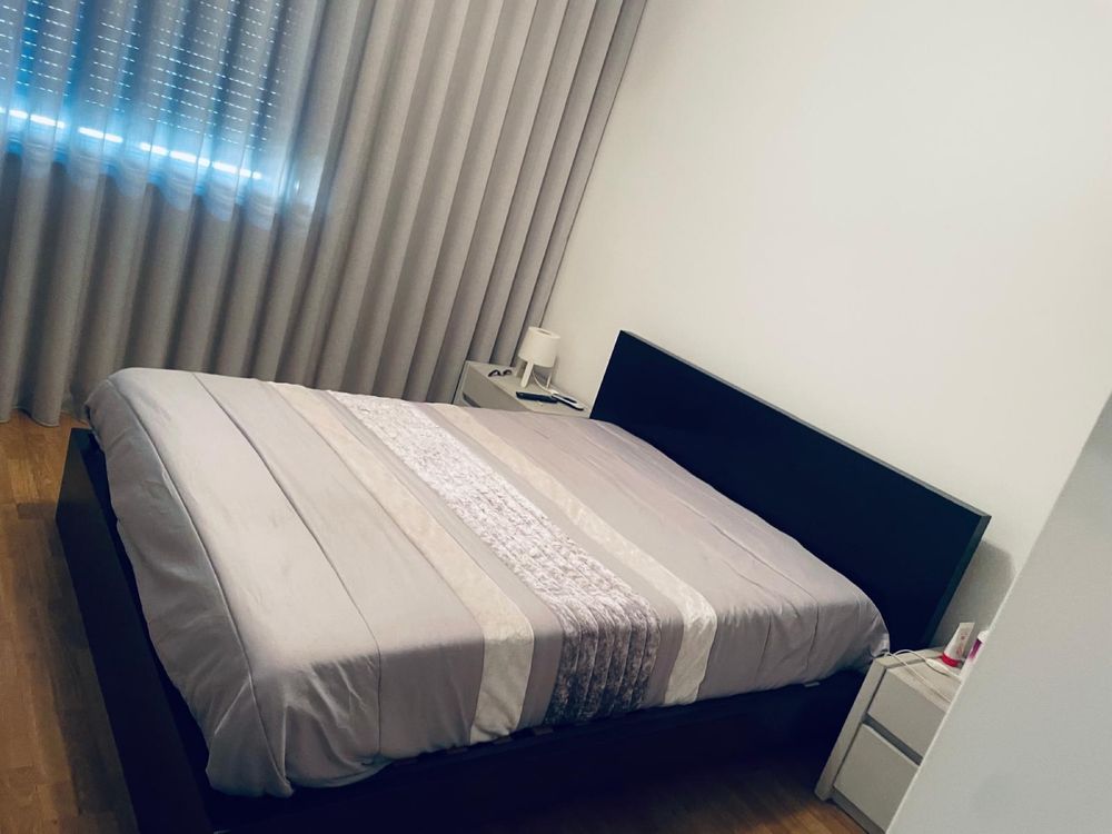 Cama de casal como nova