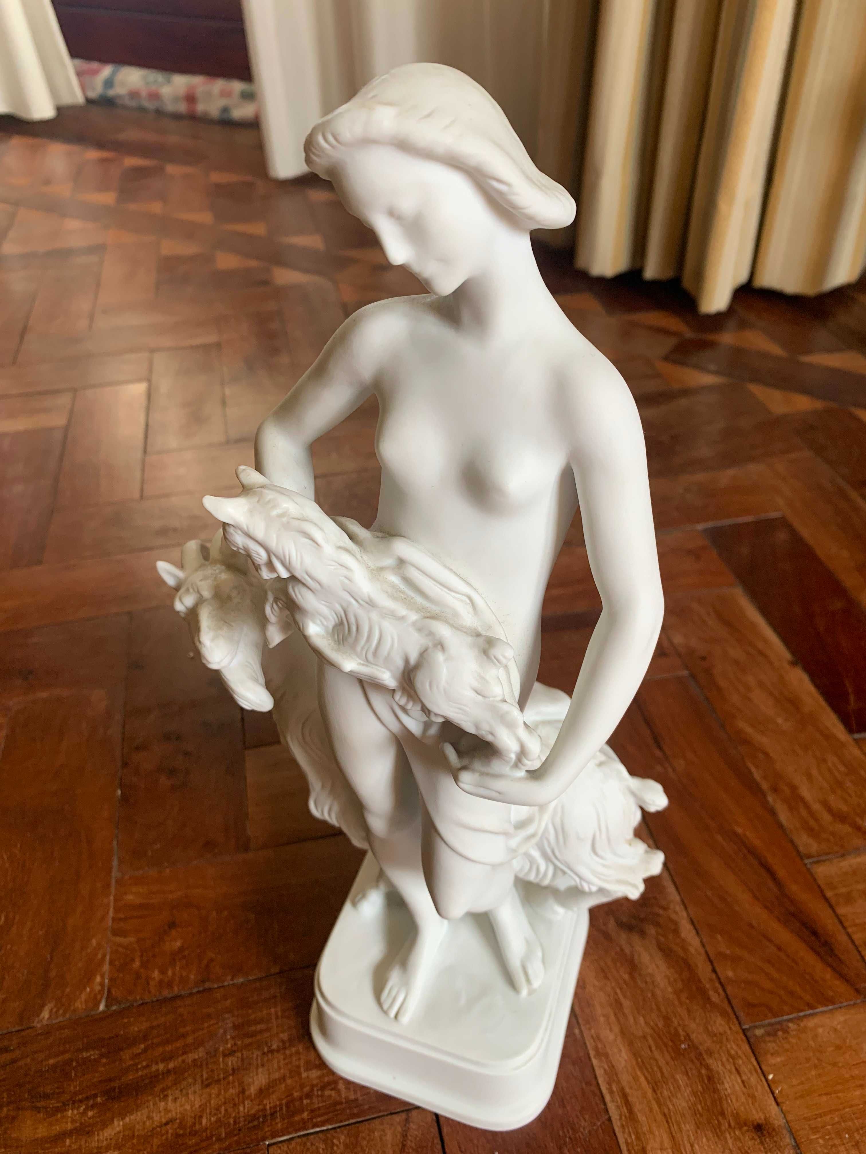 Escultura Vista Alegre by Leopoldo de Almeida