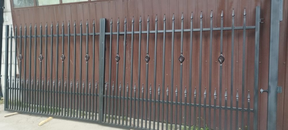 Brama  wiazdowa uchylna, 5 m + 1 m furtka