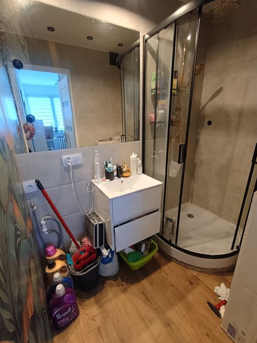 Umywalka z szafką podumywalkową