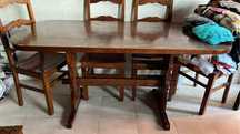 Mesa madeira com 6 cadeiras
