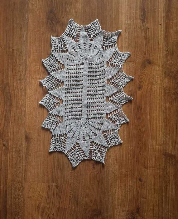 Niebieska serwetka ręcznie robiona koronkowa vintage.