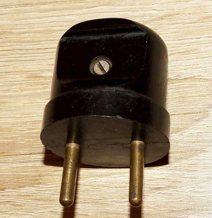 Wtyk wtyczka sieciowa bakelitowa RWT A-4, 6 A / 250 V RETRO PRL
