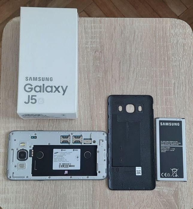 Смартфон Samsung J5 2016