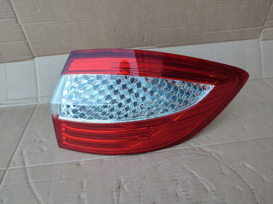 lampa prawy tył ford mondeo mk4 kombi w błotnik europa oryginał