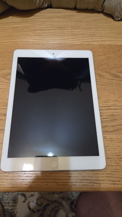 Планшет Apple ipad Air 32 Gb в гарному стані