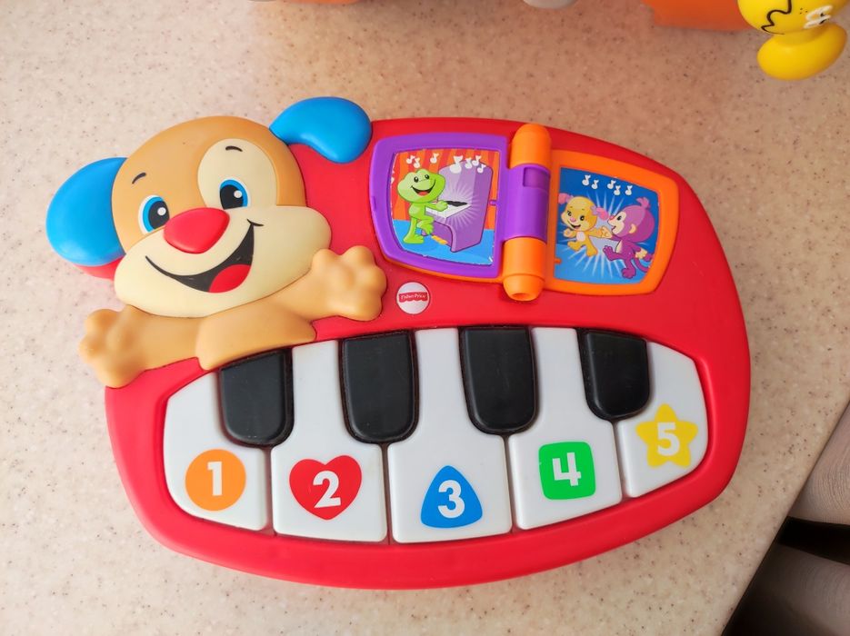 Іграшки Chicco Fisher price столяр плотник піаніно сортер