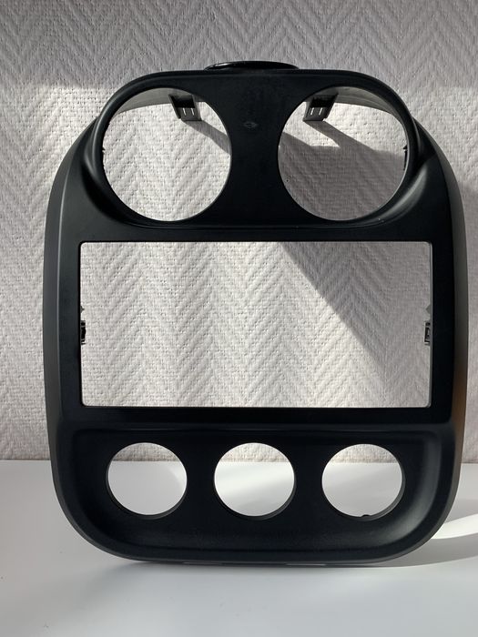 Рамка (штатна) для магнітоли на Jeep Patriot 2012