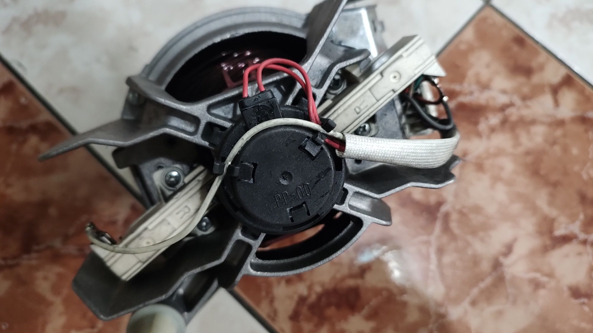Silnik Niderc WU112U45W00 pralka Whirlpool
