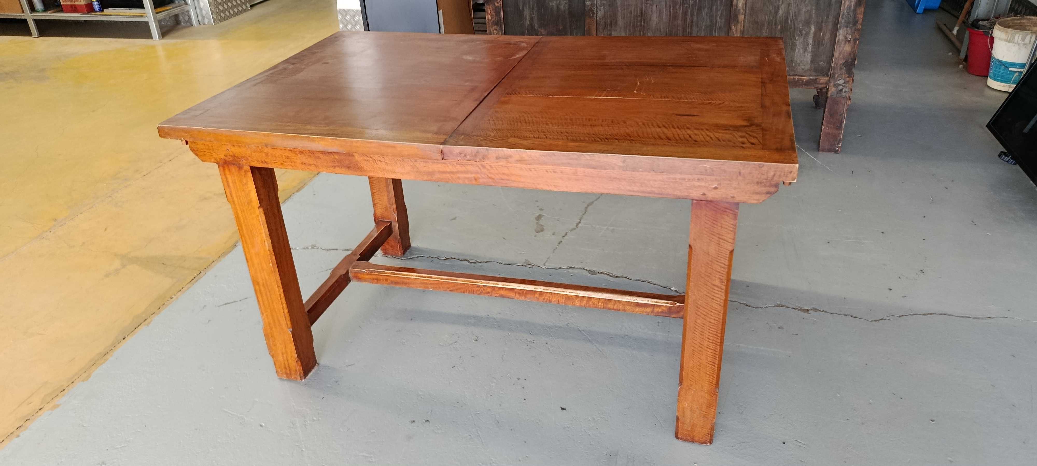 Mesa de Madeira Extensível (Castanha)