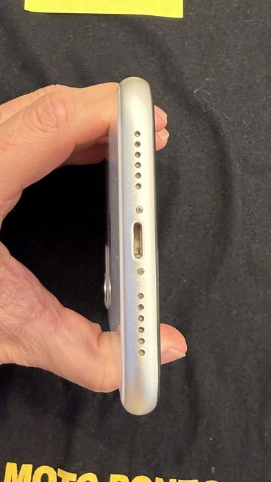 Apple iPhone 11 64GB com Caixa + Cabo