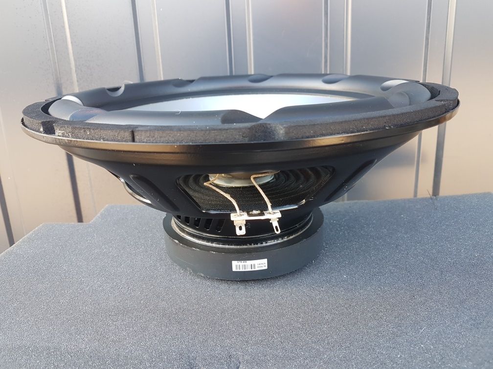 Głośnik Basowy subwoofer skrzynia basowa CRUNCH GTS 400