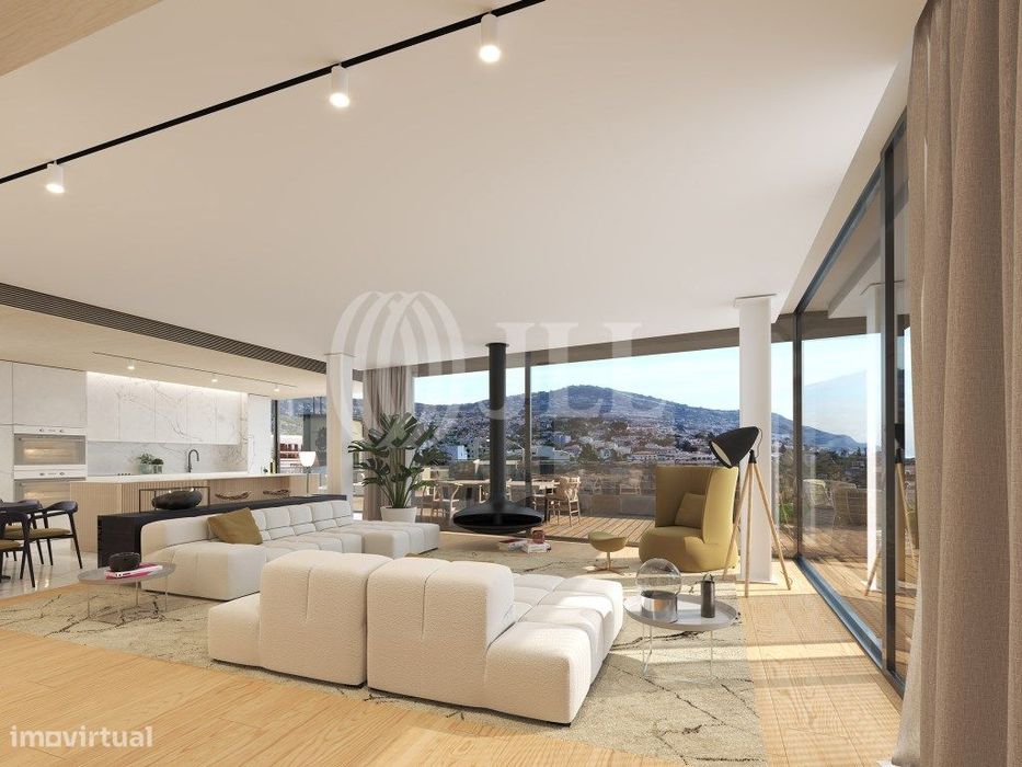 T3 com varanda, no Savoy Residence Insular, Funchal